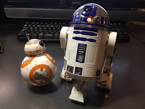 Sphero社「R2-D2」を完全再現したロボットトイが登場！ - 中年からの夢 